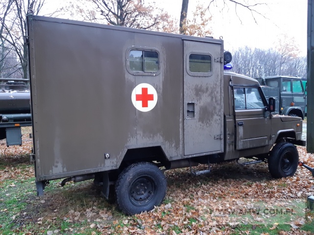 Samochód sanitarny 4-noszowy DAEWOO-HONKER (brak kluczyków, na wyposażeniu wciągarka oraz nosze) 